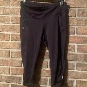 Black Athleta capris leggings size small